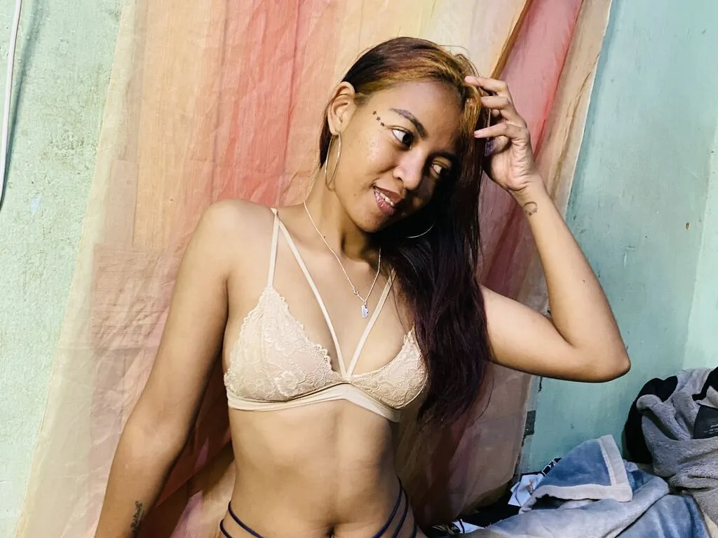 Live sex webcam photo for MirahLeroy #278006949