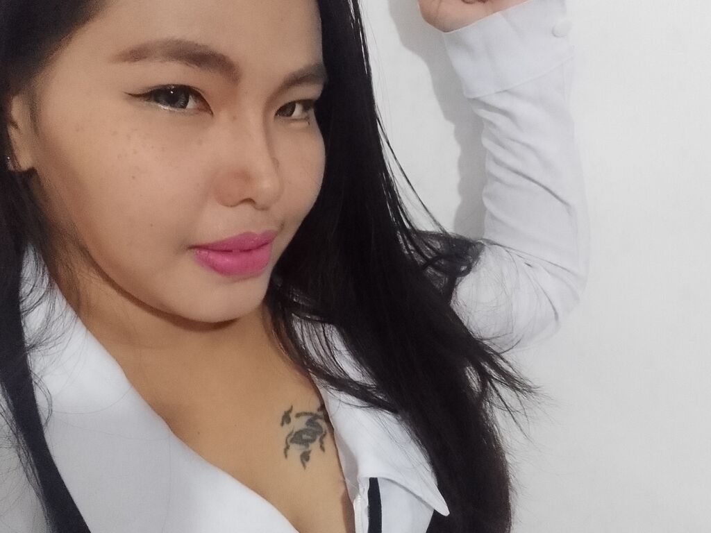 Live sex webcam photo for MogieVilla #276292934