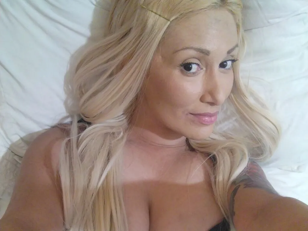 Live sex webcam photo for MollyMadsion #276512218