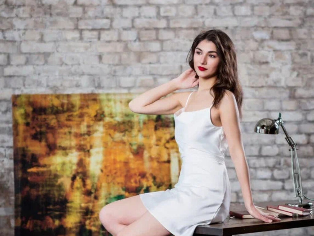 Live sex webcam photo for MonicaVair #277916913