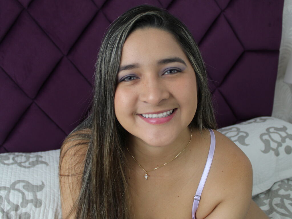 Live sex webcam photo for MonicaWeil #277020879