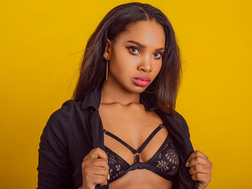 Live sex webcam photo for MonieCarter #277292098