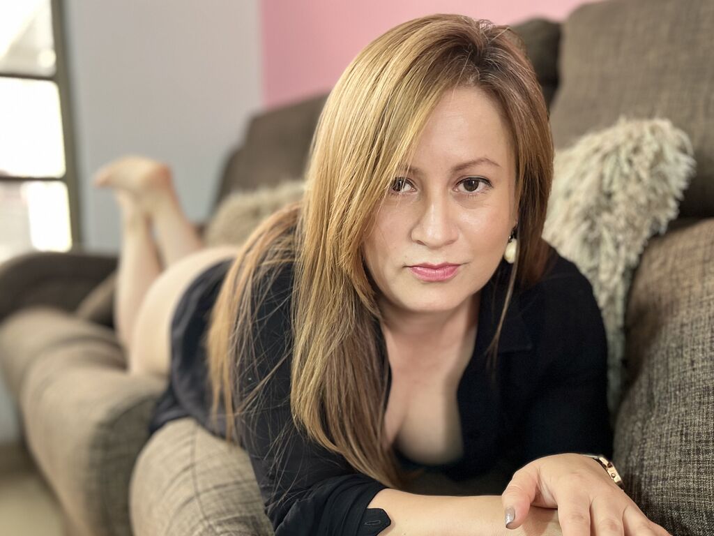 Live sex webcam photo for MonyCavali #278247288