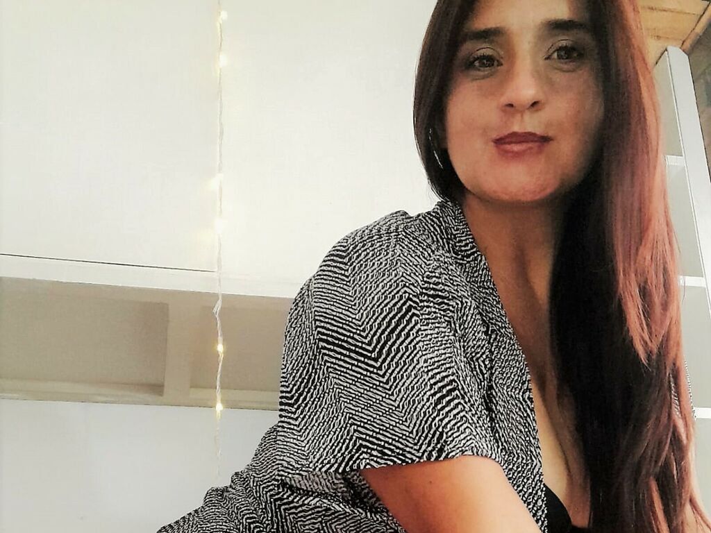 Live sex webcam photo for MoonSofia #275892630