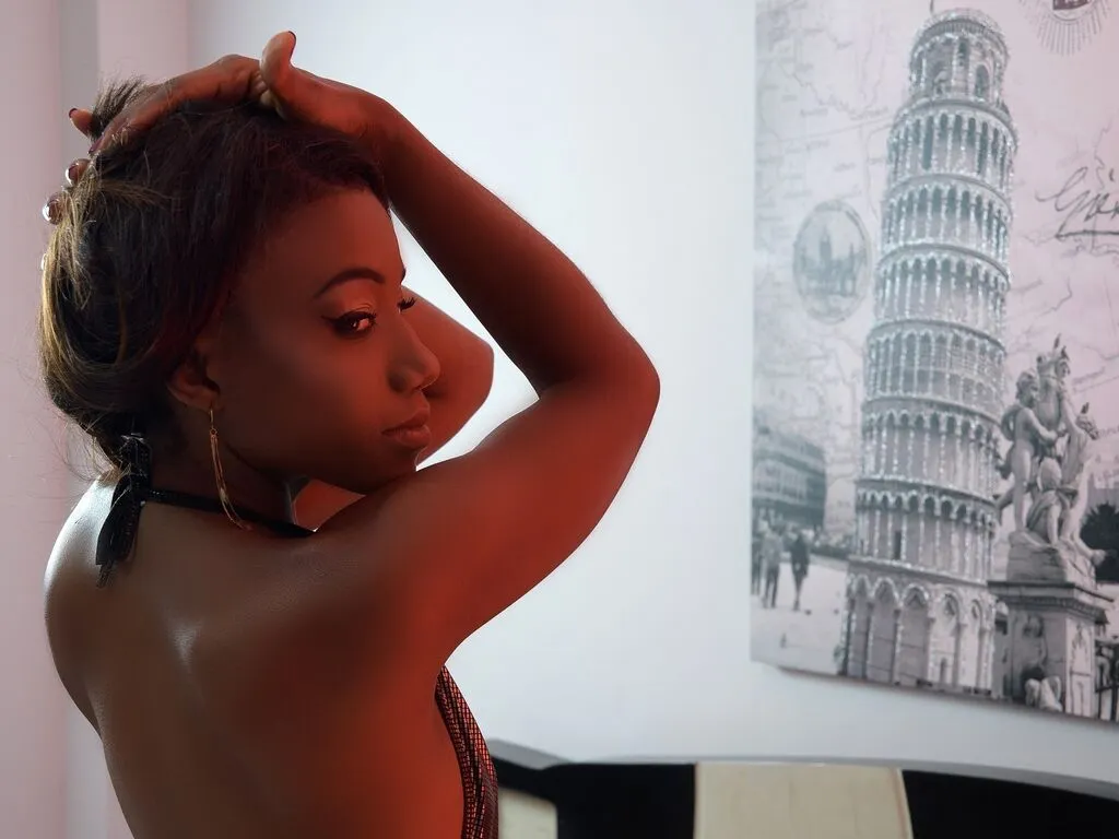 Live sex webcam photo for MorelaSophia #275787399