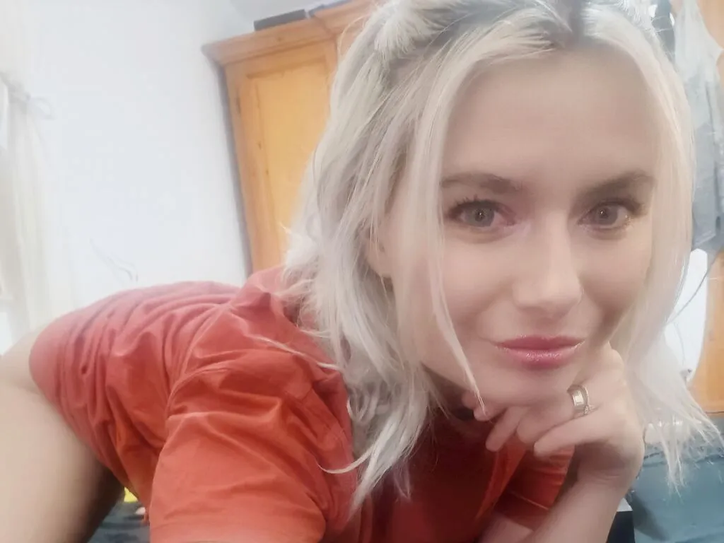 Live sex webcam photo for NadeeaTease
