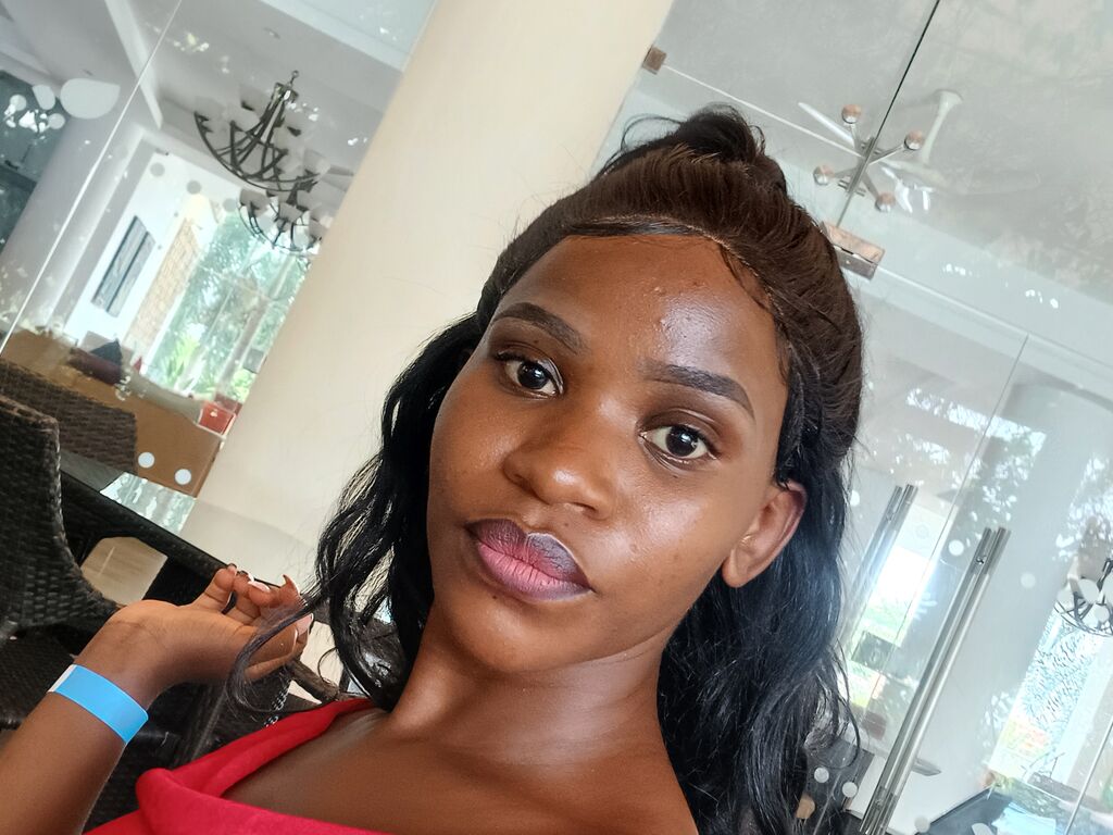 Live sex webcam photo for Nelvine #277911933