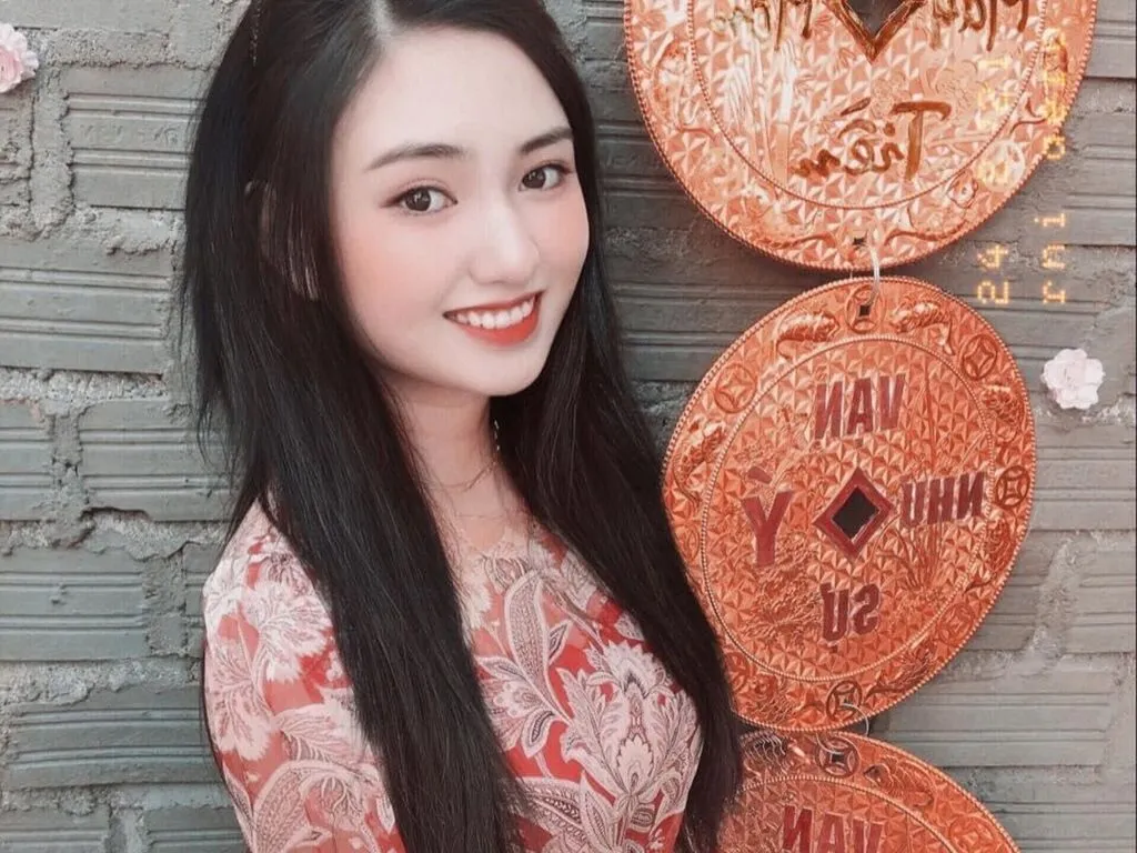 Live sex webcam photo for NhiLucie #276157336