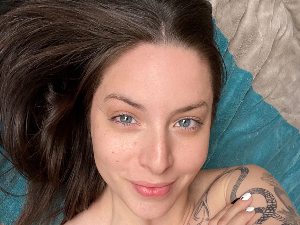 Live sex webcam photo for NicolAcosta #278058595