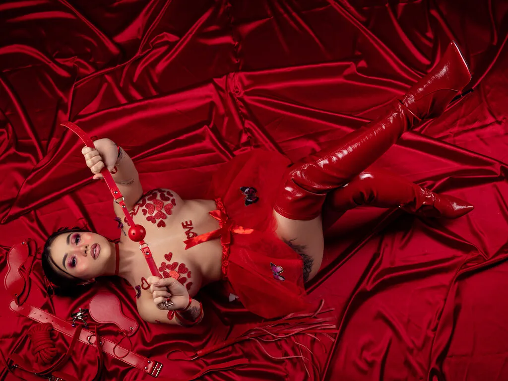 Live sex webcam photo for NikiBryce #276154434