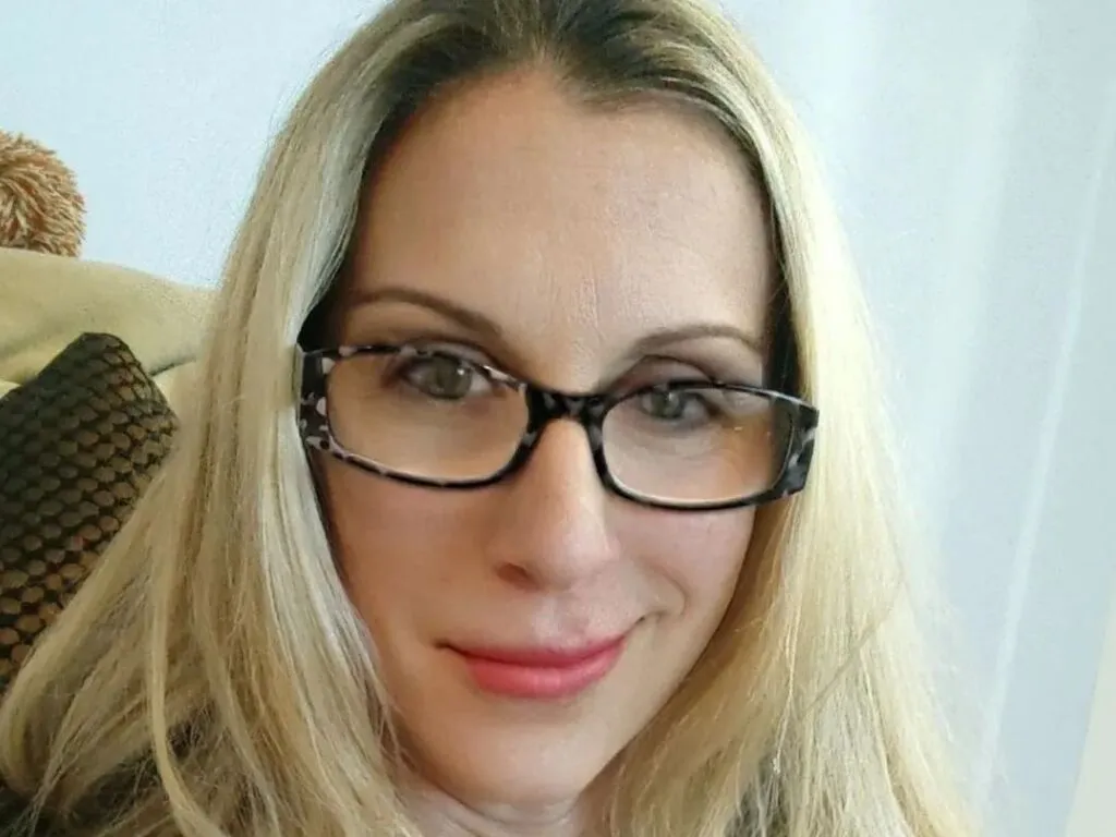 Live sex webcam photo for NikkiBlake