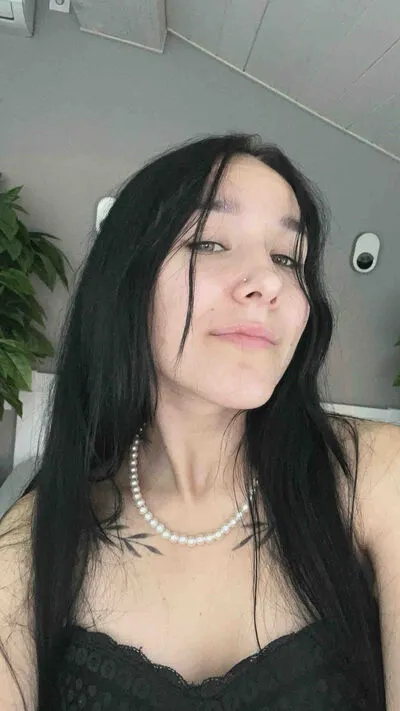 Live sex webcam photo for NikkiWalker