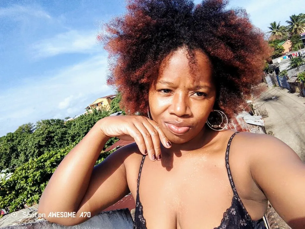 Live sex webcam photo for NoelisaCarina #277978002