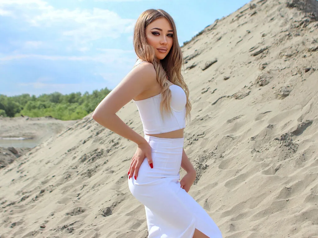 Live sex webcam photo for OliviaKyara #276658232