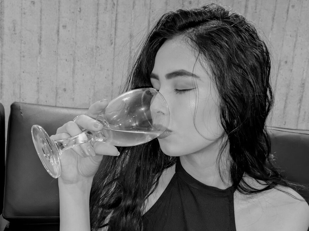 Live sex webcam photo for OliviaVon #276289978