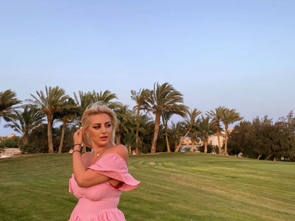 Live sex webcam photo for PalomaOdette #276154741