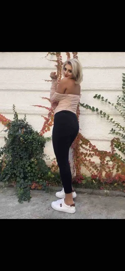 Live sex webcam photo for PalomaOdette #290136946