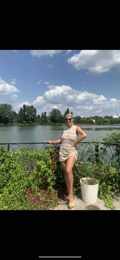 Live sex webcam photo for PalomaOdette #290136951