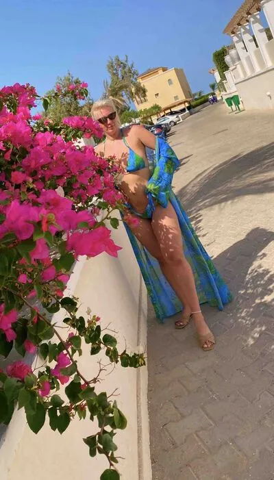 Live sex webcam photo for PalomaOdette #290136971