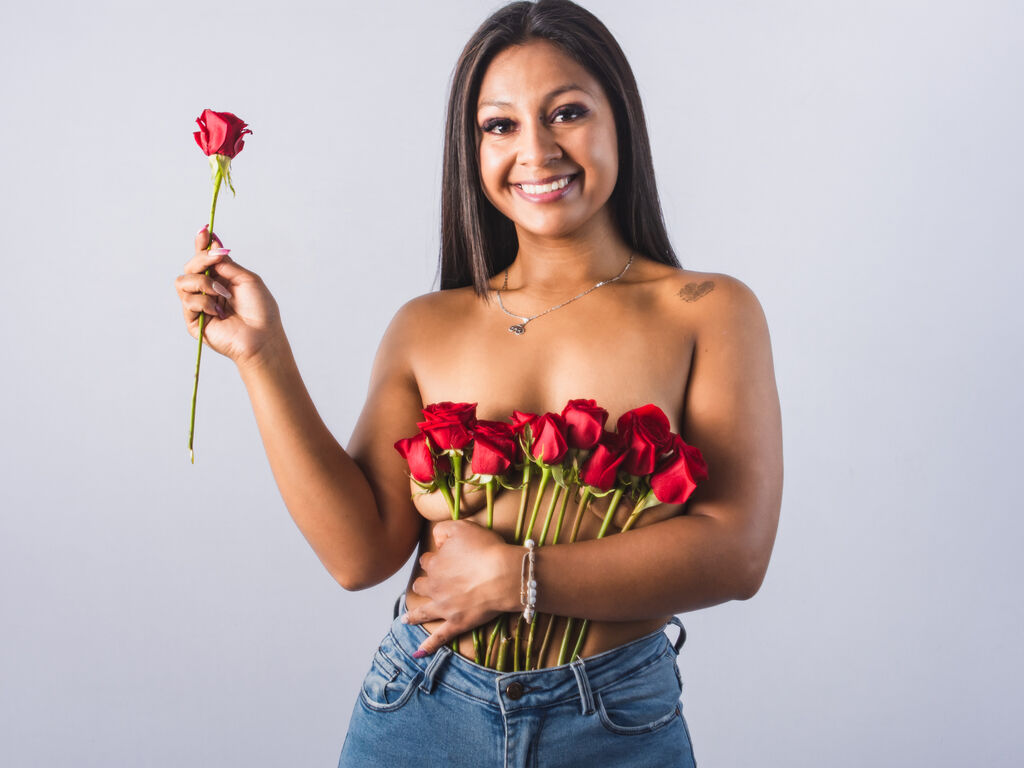 Live sex webcam photo for PaulinaBabington #278121466