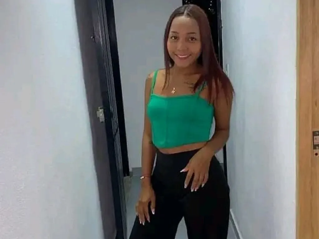 Live sex webcam photo for PeneloopeAdams #277401143