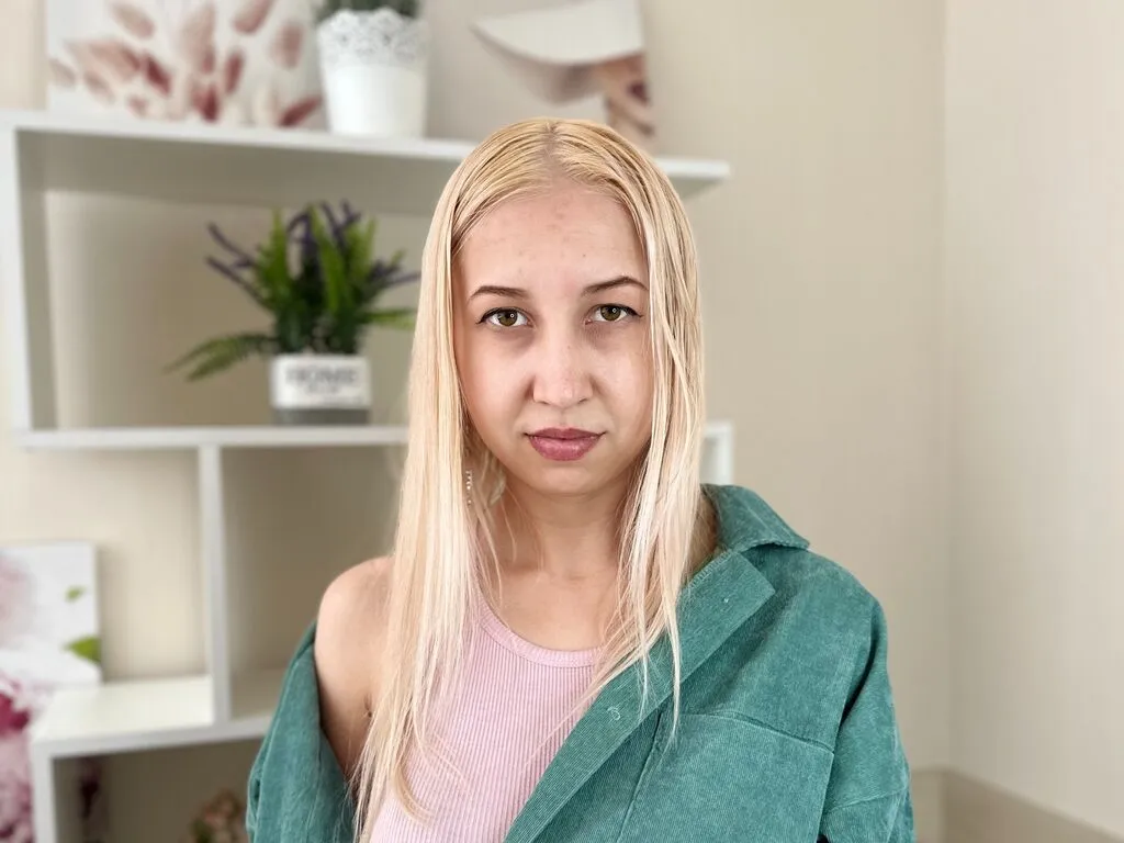 Live sex webcam photo for PerryDownton #278096940