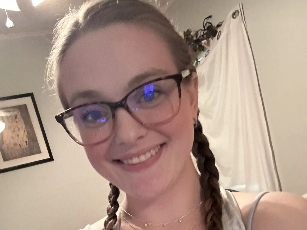 Live sex webcam photo for PhoebeWhite #276680608