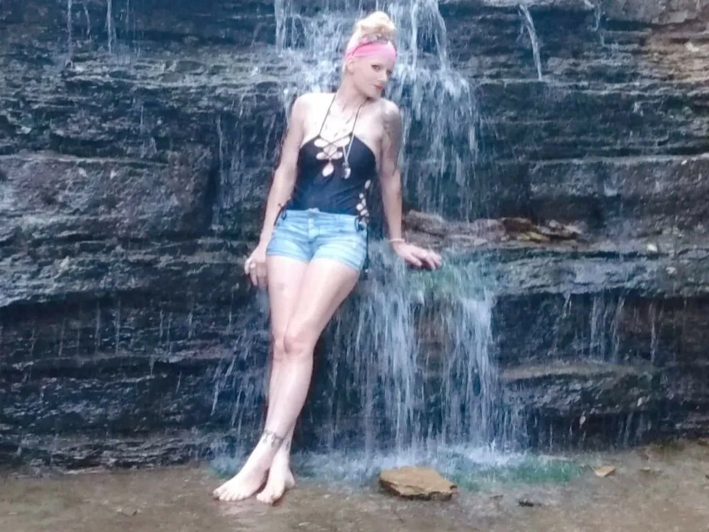 Live sex webcam photo for RachealDraco #276934321