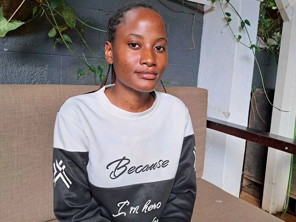 Live sex webcam photo for RainaRomans #276817702