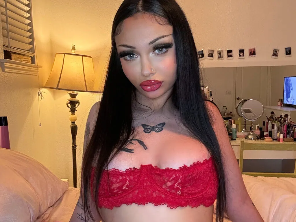 Live sex webcam photo for RaineRoyale #278213100