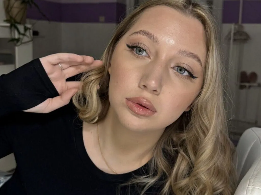 Live sex webcam photo for RandiCommander #278070570