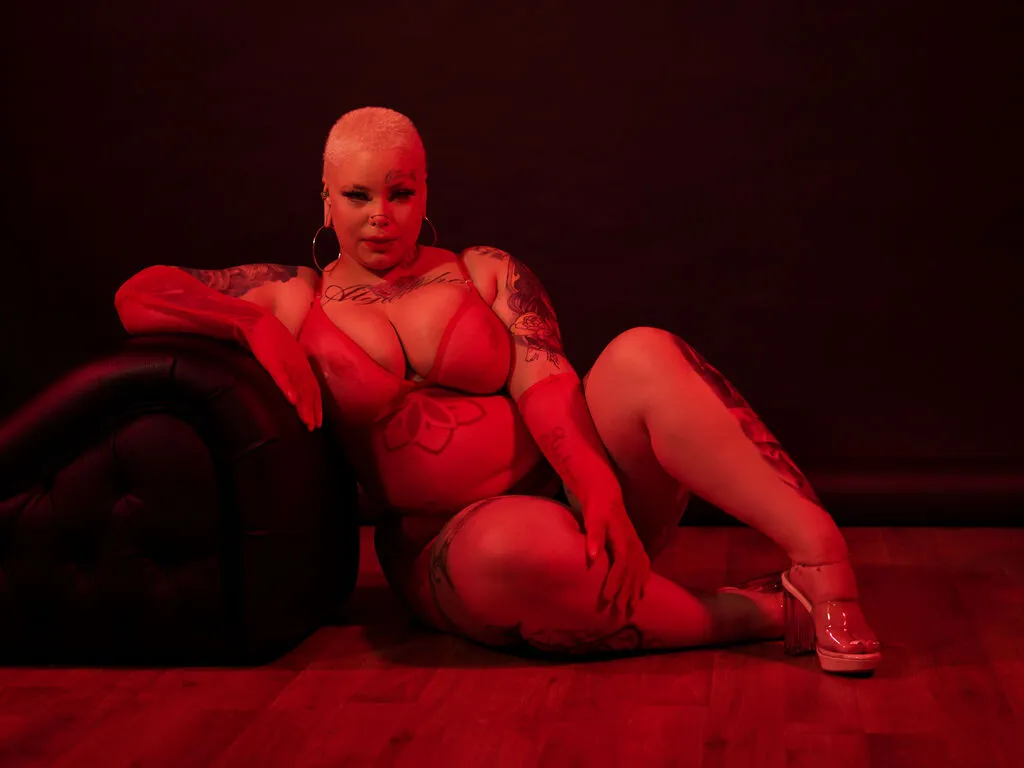 Live sex webcam photo for RavenaSophia #277263491