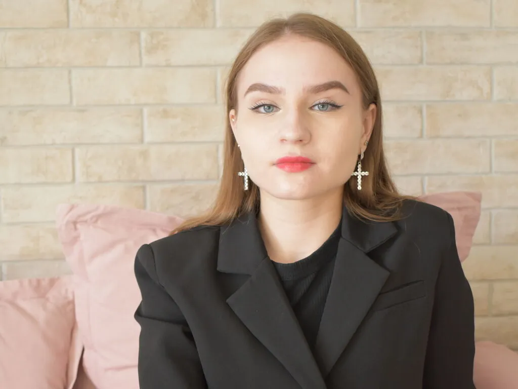 Live sex webcam photo for ReginaRosemine #277836177