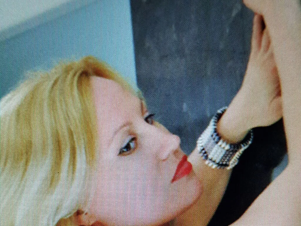 Live sex webcam photo for RodyHeart