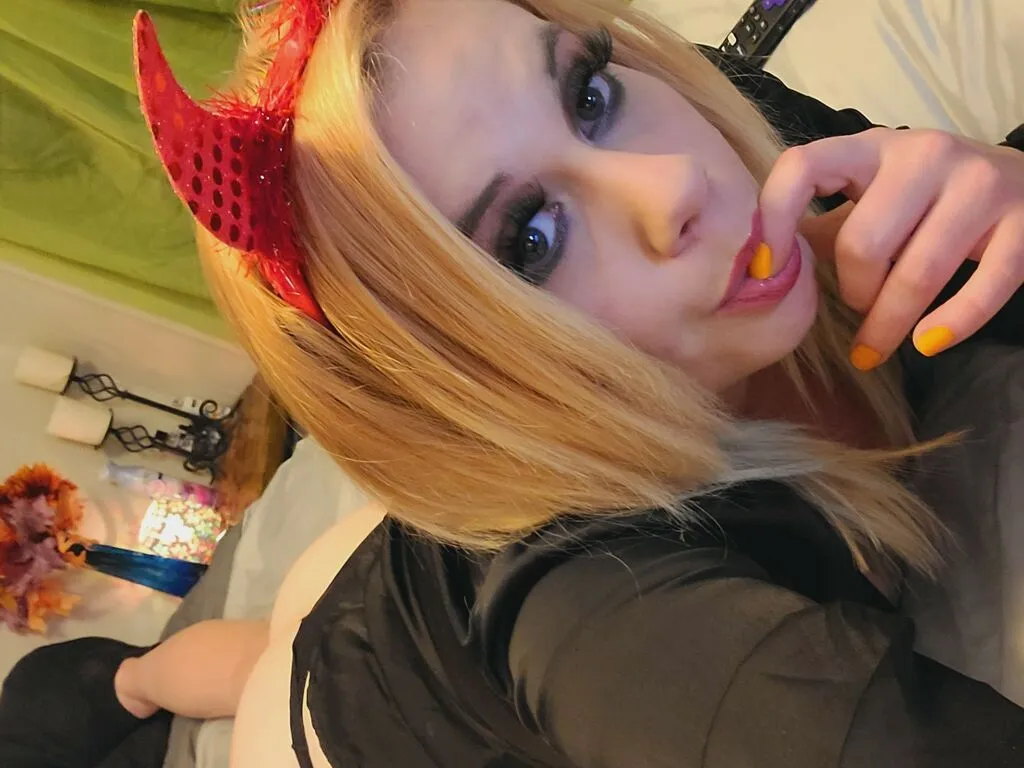 Live sex webcam photo for RonniMaire #276358918