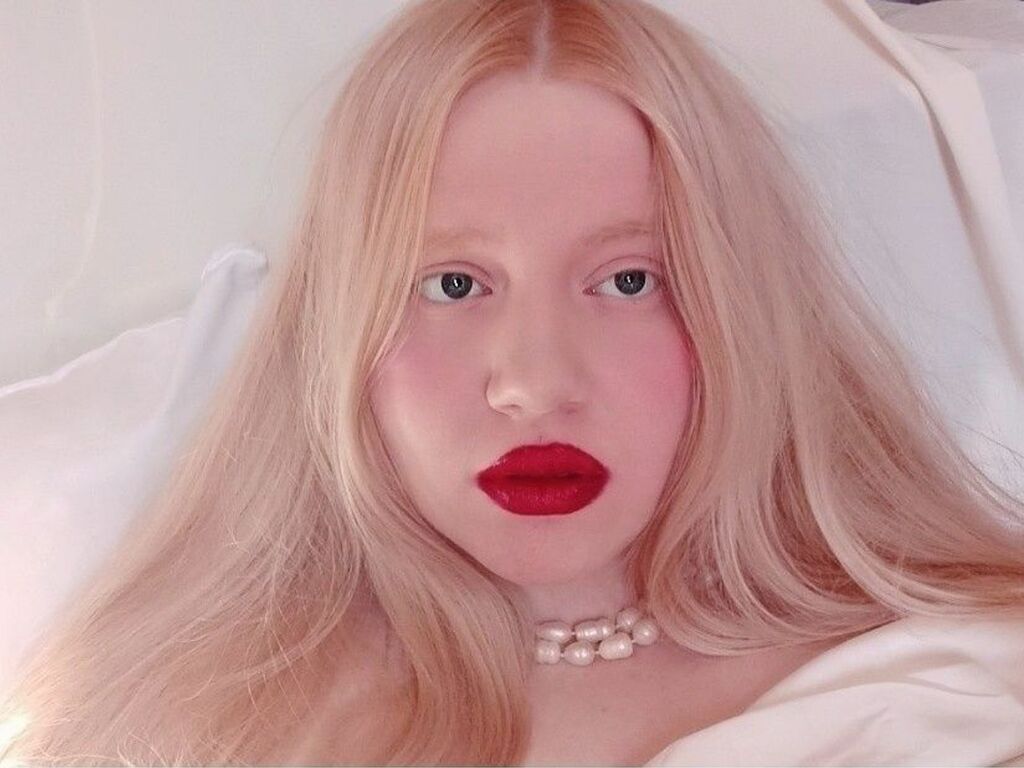 Live sex webcam photo for RosaliaWarm #276155175