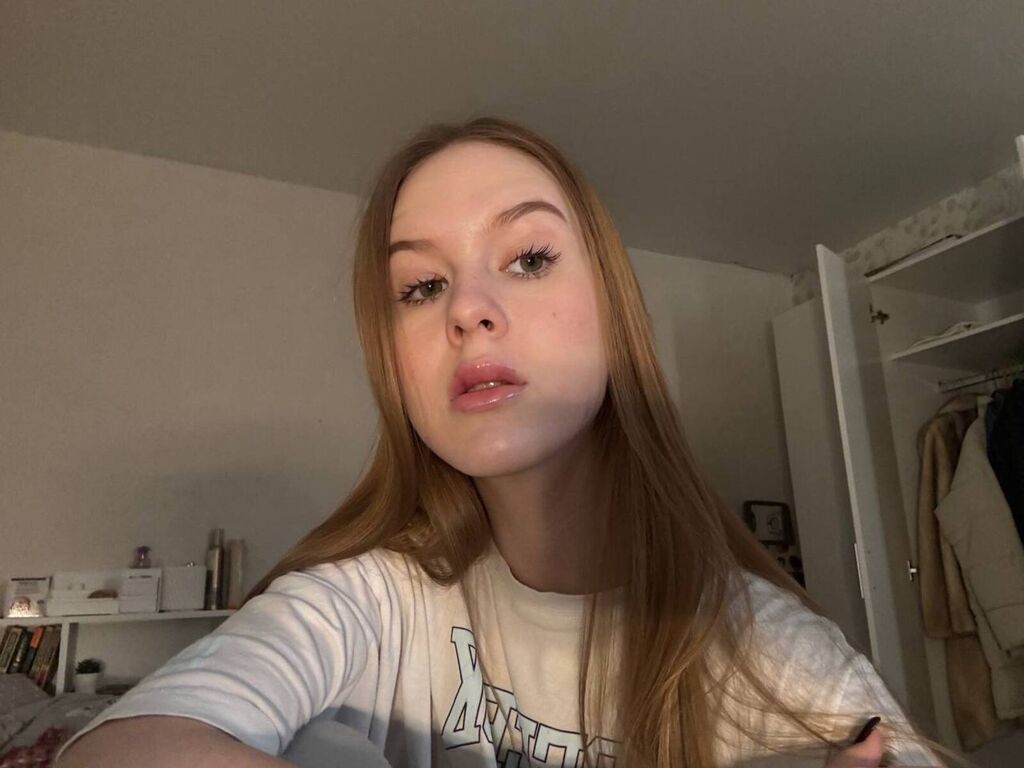 Live sex webcam photo for RoseCassi #278263817