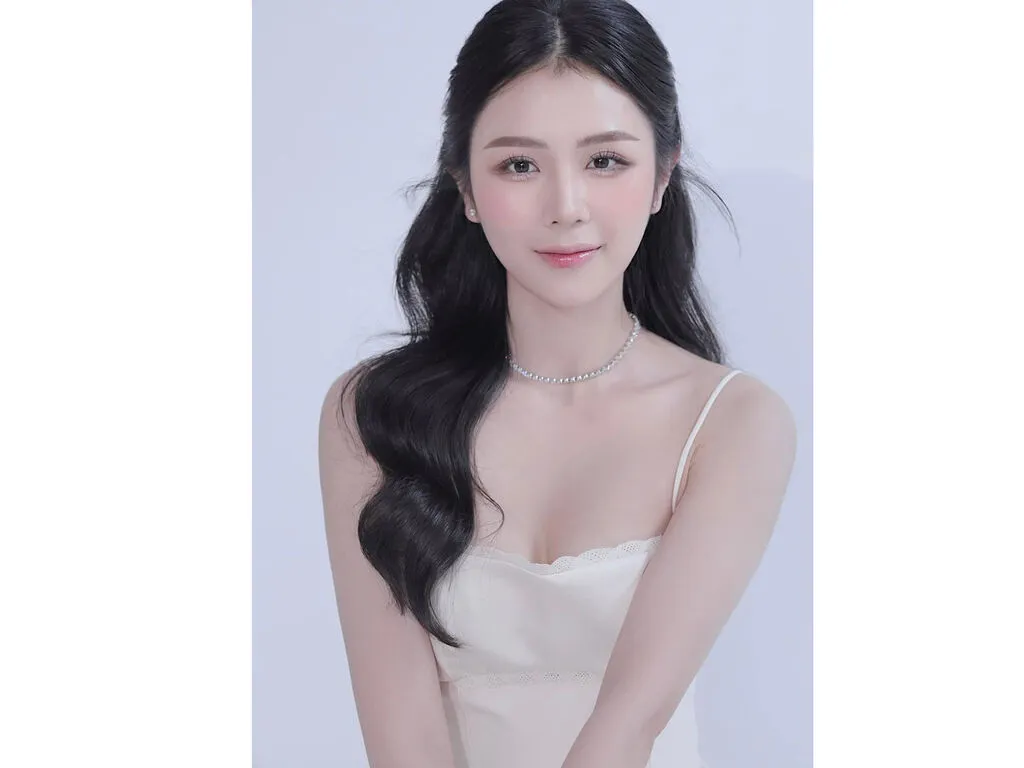 Live sex webcam photo for RoseJenn #276318320