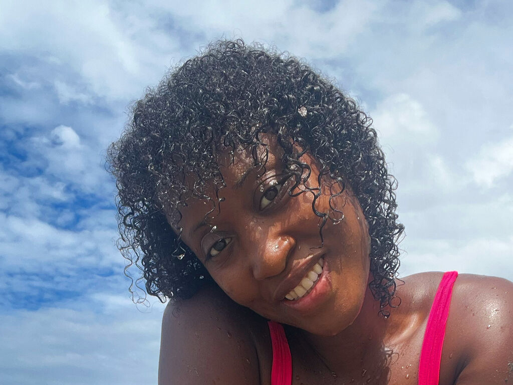 Live sex webcam photo for RosyCoco #277187936