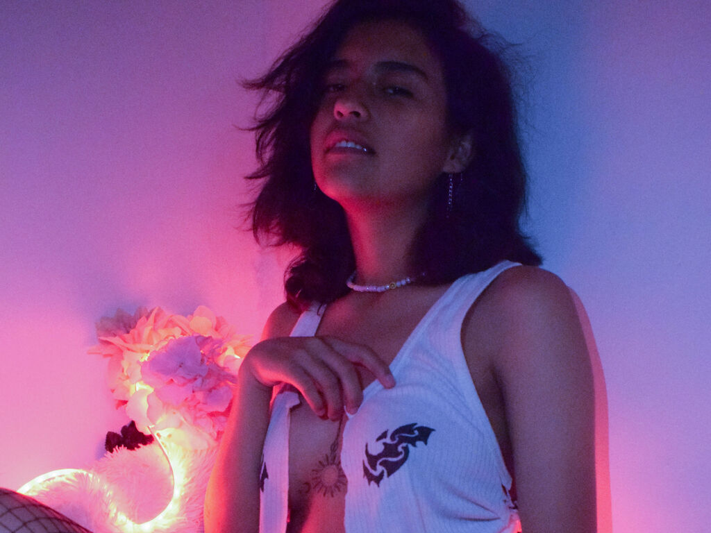 Live sex webcam photo for RousseCrawford #276296782