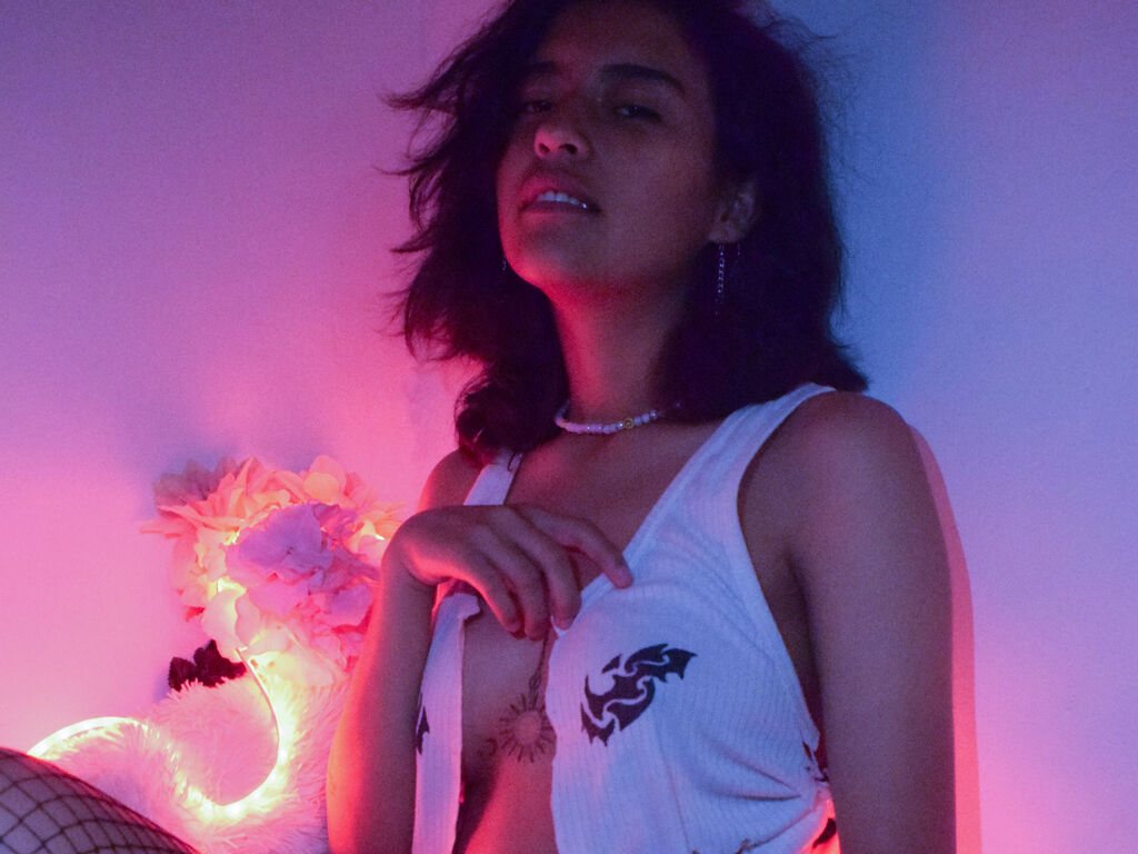 Live sex webcam photo for RousseDunn #276346122