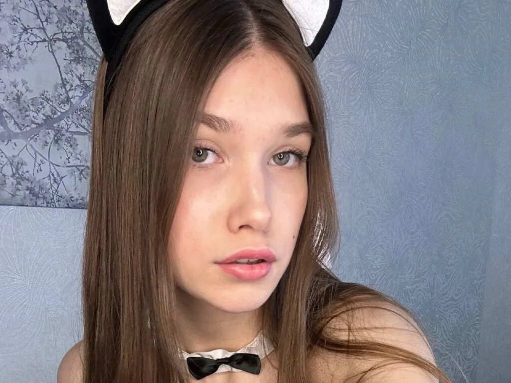 Live sex webcam photo for RowenaBendell #277237566