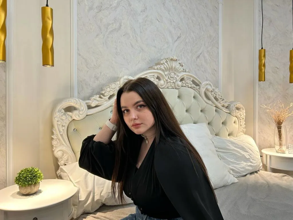 Live sex webcam photo for RoxWalker #276342280