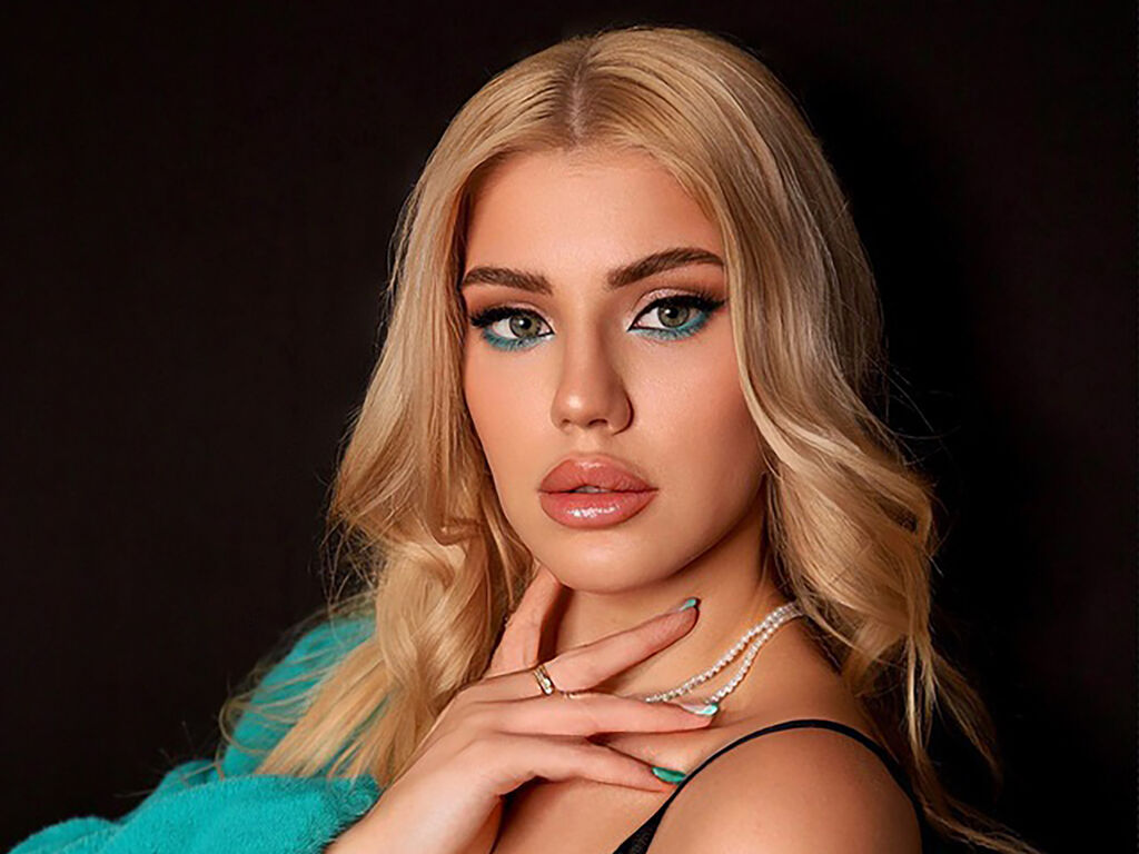 Live sex webcam photo for RoxieBlond #277182327