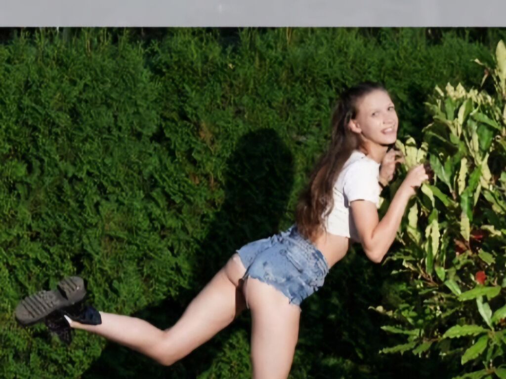 Live sex webcam photo for RoxyDeViss #289316737