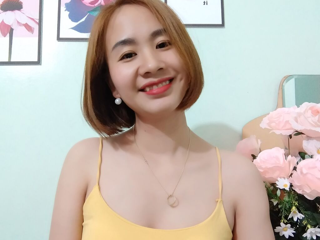 Live sex webcam photo for RubyHan #275860601