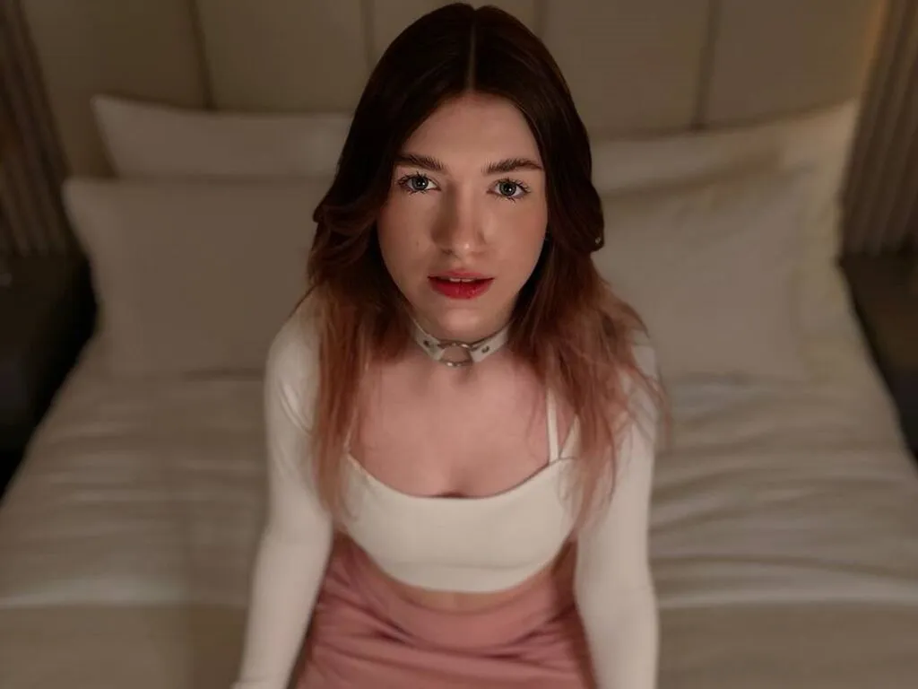 Live sex webcam photo for RubyTwen #278159252