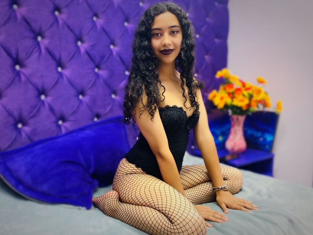 Live sex webcam photo for RuthSummer #276344282