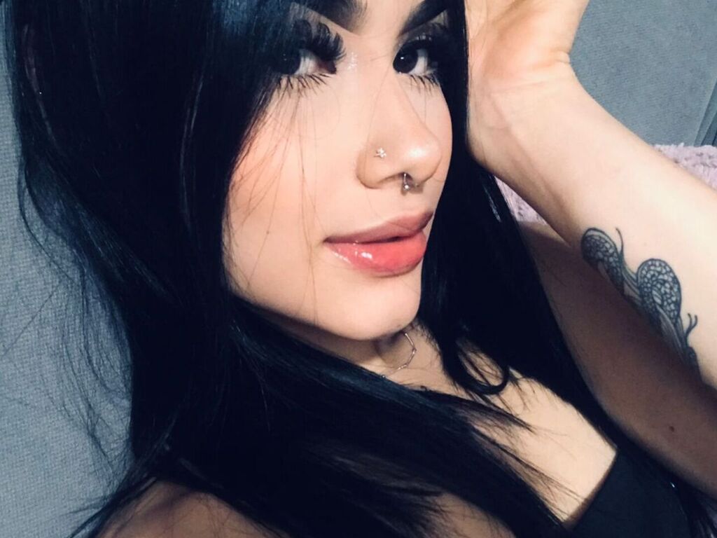 Live sex webcam photo for SabriinaCarter #278097116