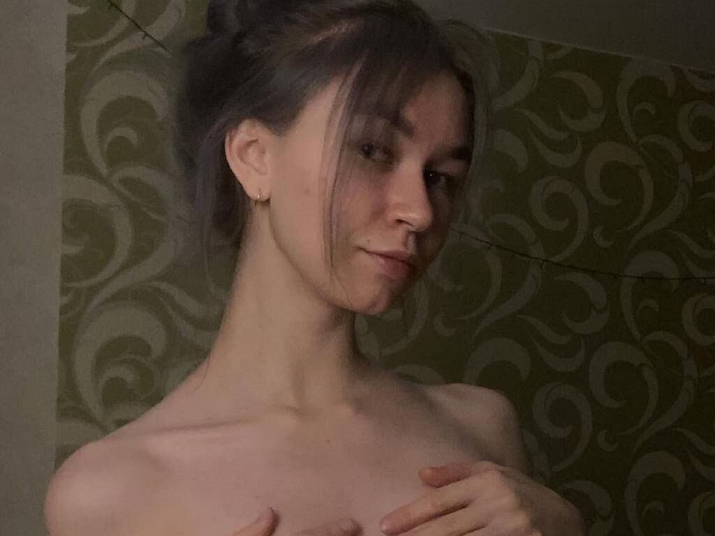 Live sex webcam photo for SagiriMei #277458012